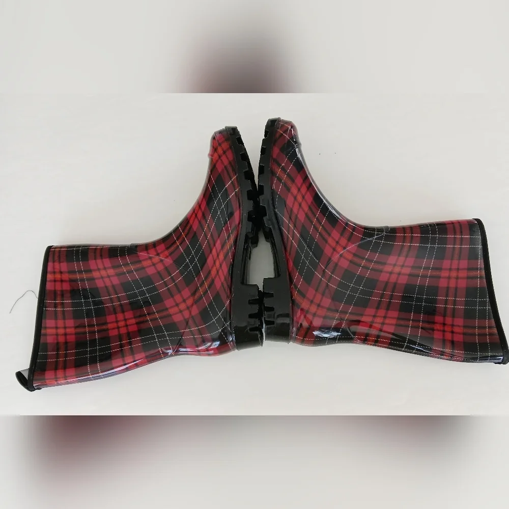 HISEA Red & Black Plaid Rain Booties – Size 9 – Mid‑Calf Waterproof Wellies